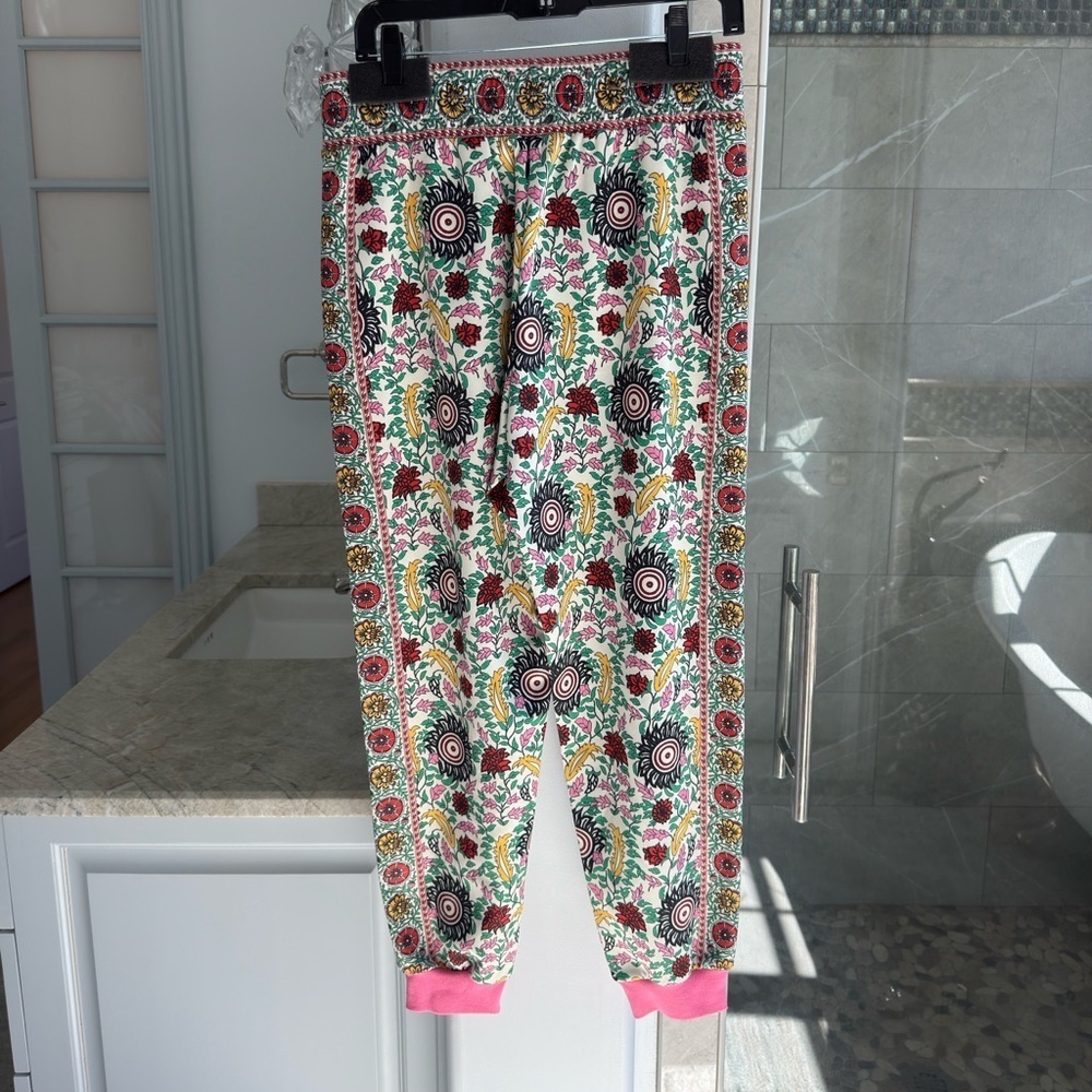 ALICE + OLIVIA NYC Slim-Fit Floral Joggers - Picture 4 of 14